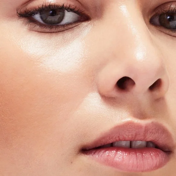 Glossier Solar Paint Luminous Bronzer Crème in Ray, 0.5 fl. Oz. / 13 mL. - Picture 9 of 16